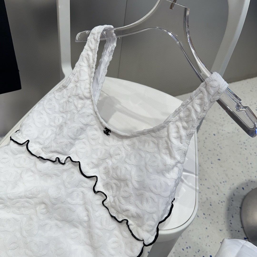 香奈儿暗纹泳衣，时尚达人必备。超级显身材！SML