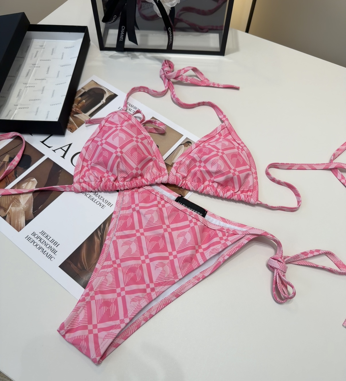 潮牌泳衣，实物实在太美了！拍不出来它的美😍谁穿谁美！很值得入手✋ SML