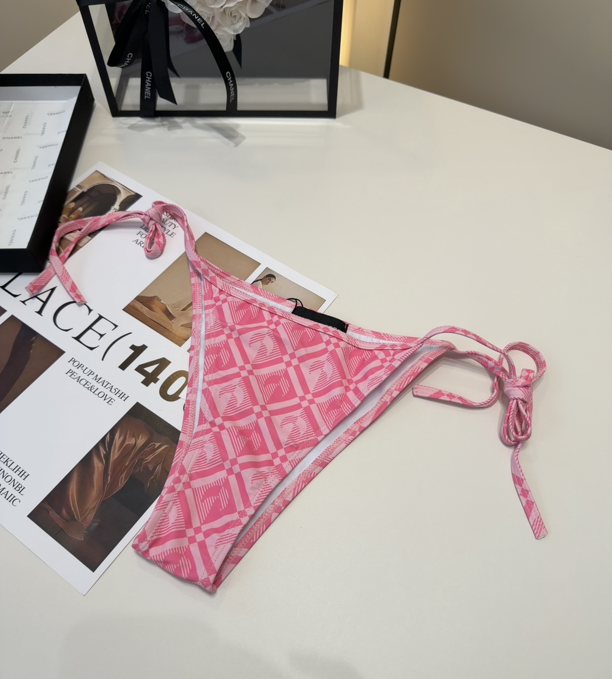 潮牌泳衣，实物实在太美了！拍不出来它的美😍谁穿谁美！很值得入手✋ SML