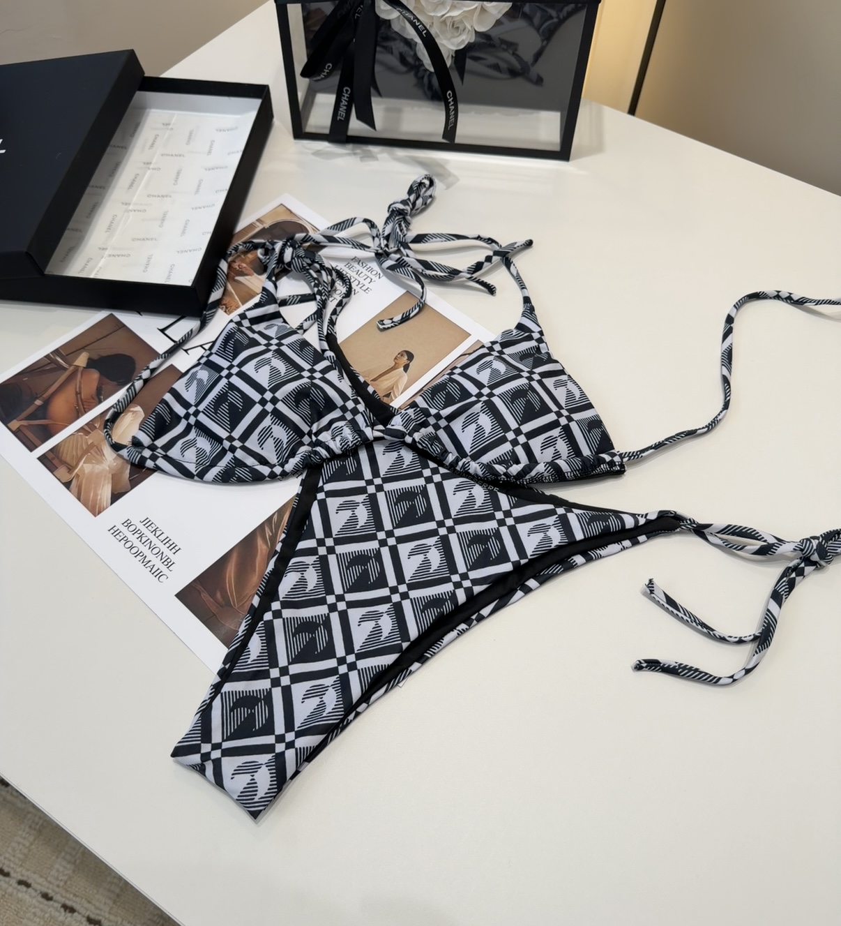 潮牌泳衣，实物实在太美了！拍不出来它的美😍谁穿谁美！很值得入手✋ SML