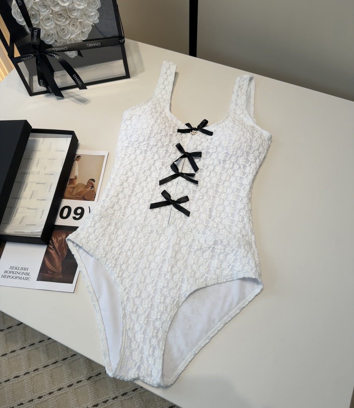 香奈儿泳衣，实物实在太美了！拍不出来它的美😍谁穿谁美！很值得入手✋ SML