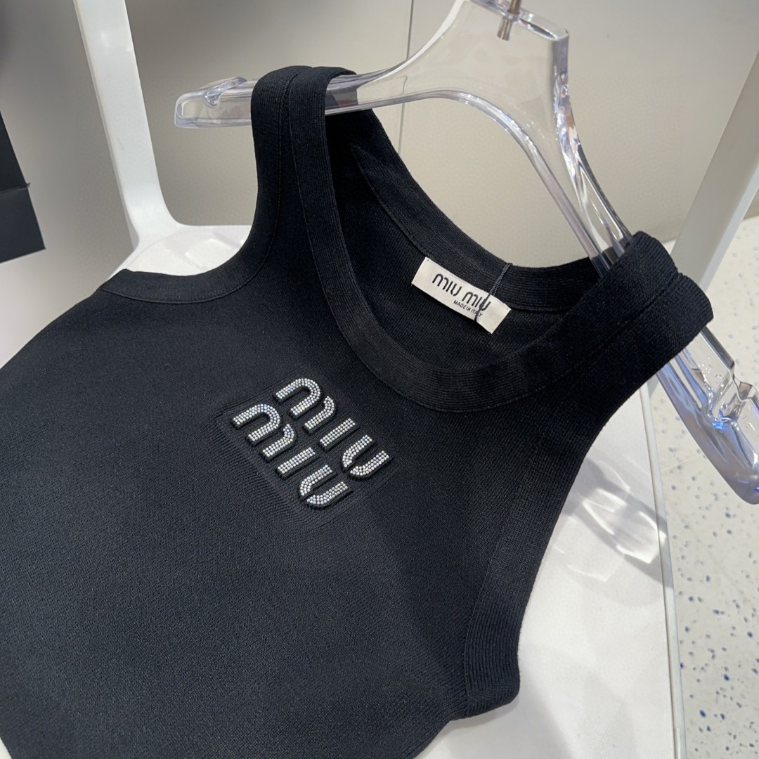 miumiu背心，搭外套单穿超🔥爆均码