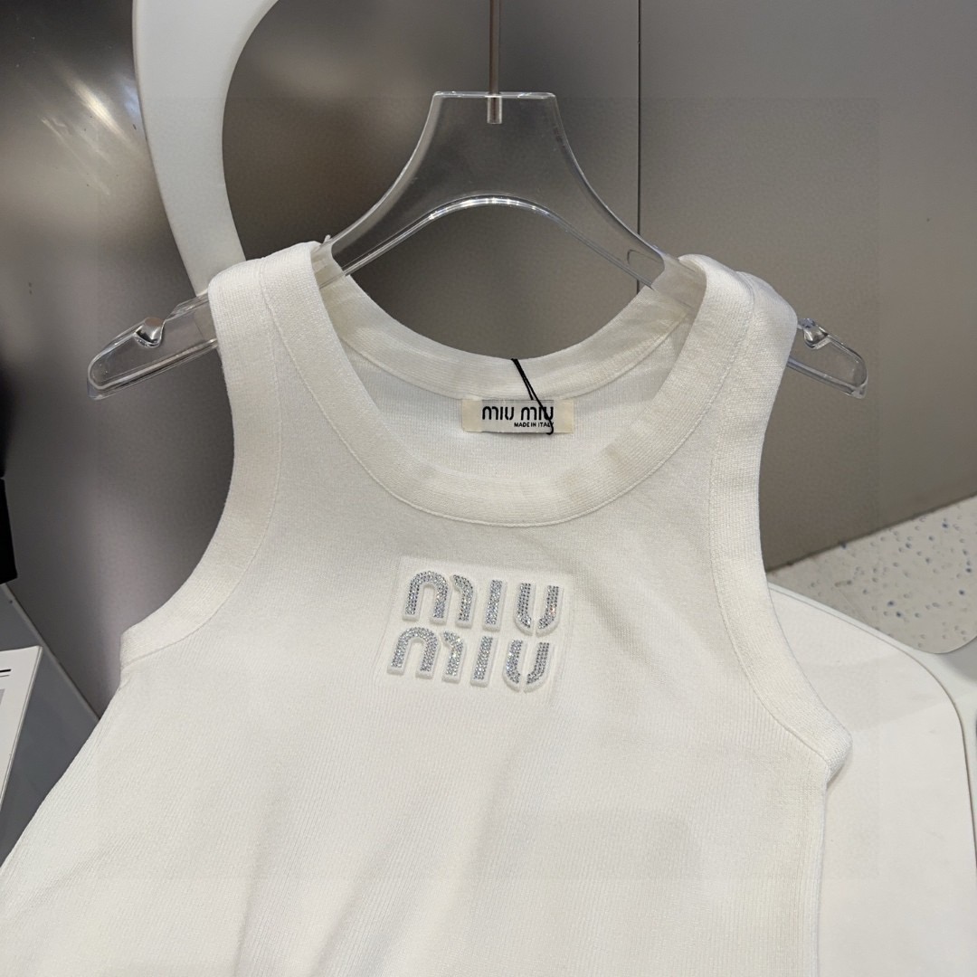 miumiu背心，搭外套单穿超🔥爆均码