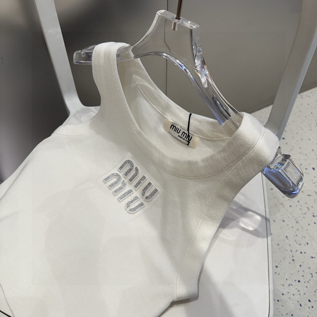 miumiu背心，搭外套单穿超🔥爆均码