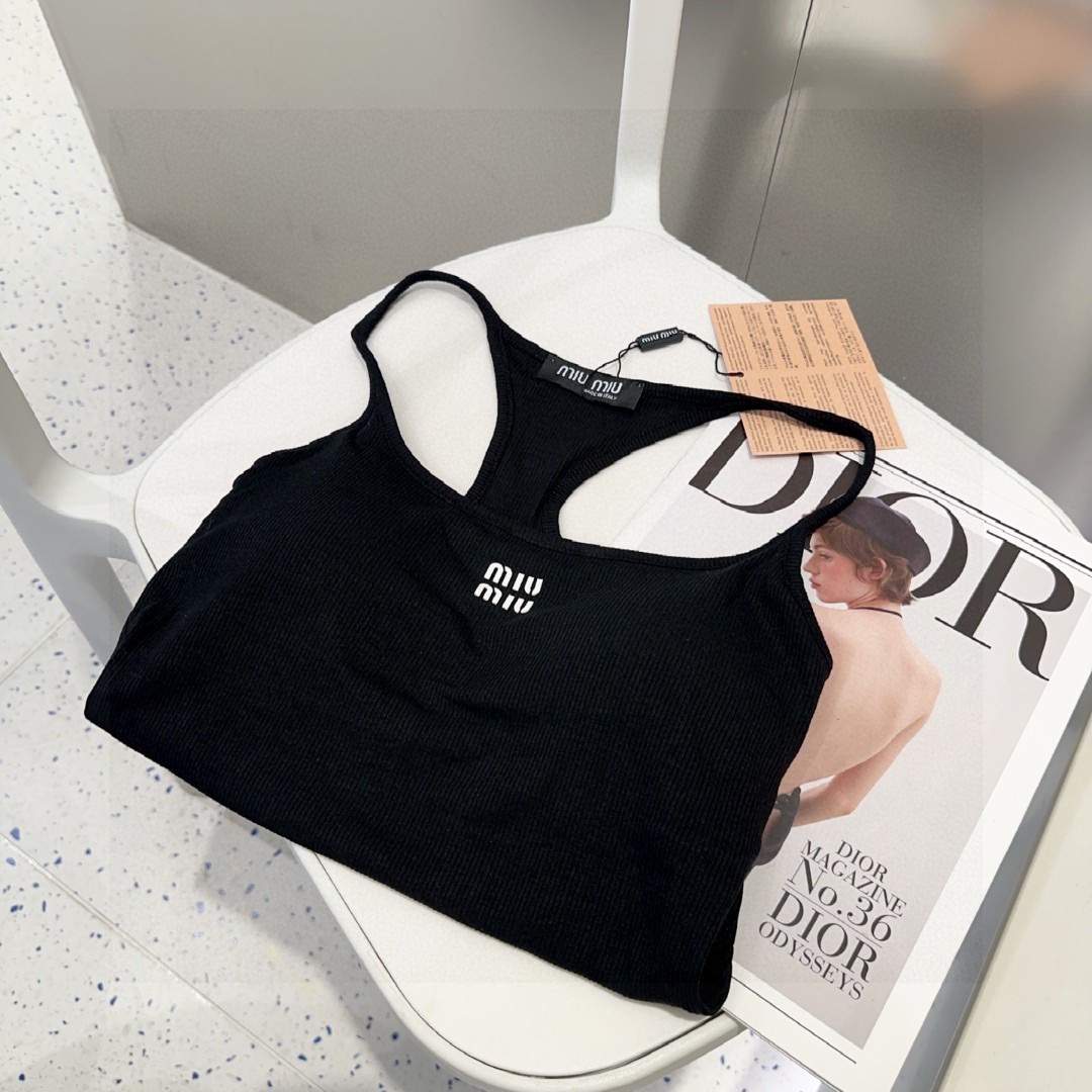 miumiu背心，搭外套单穿超🔥爆均码