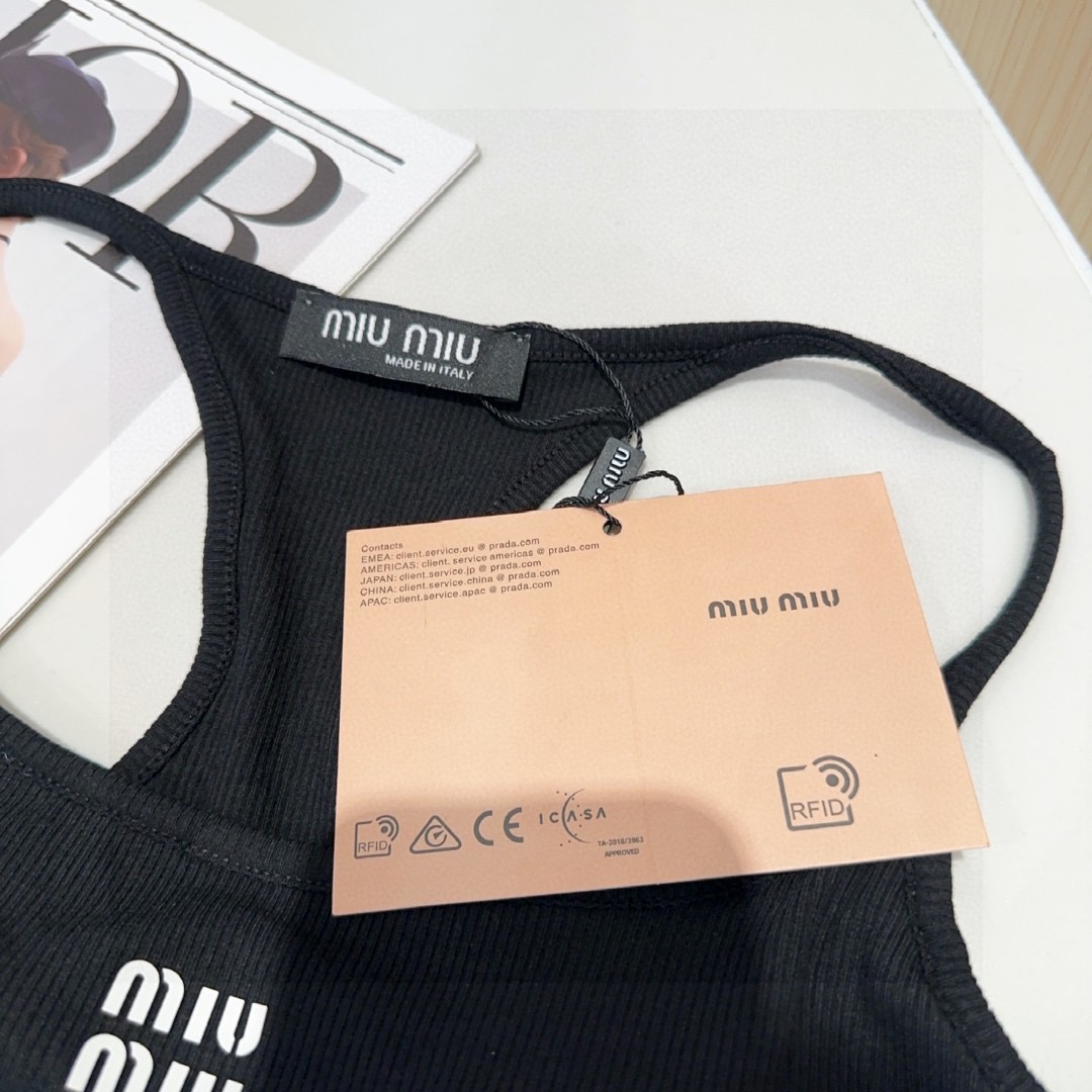 miumiu背心，搭外套单穿超🔥爆均码