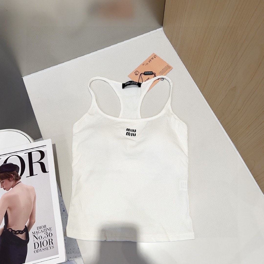 miumiu背心，搭外套单穿超🔥爆均码