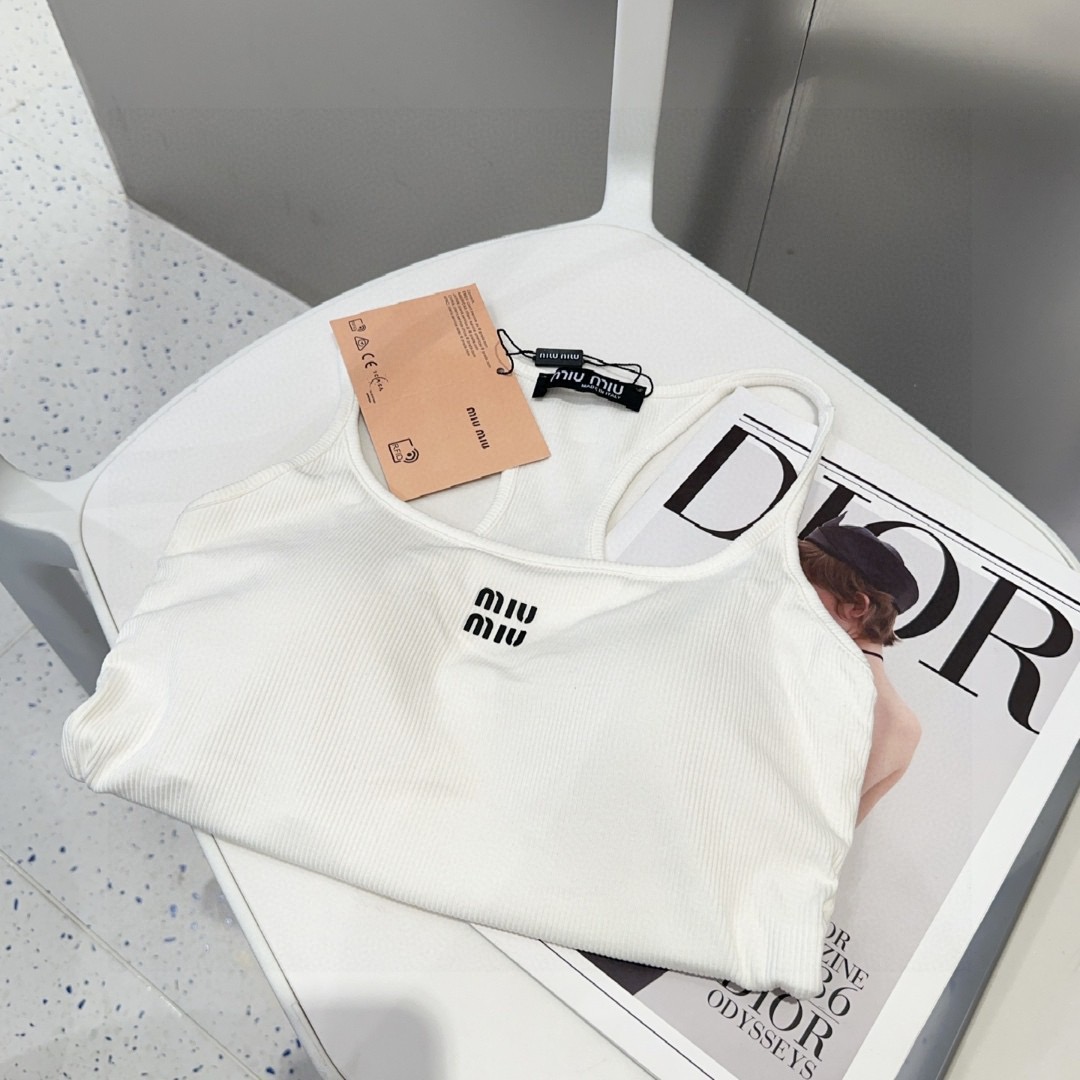 miumiu背心，搭外套单穿超🔥爆均码