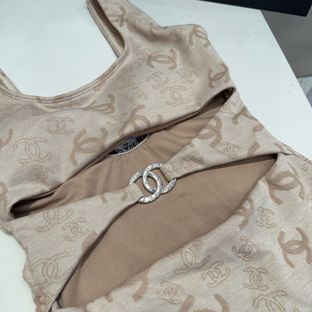 香奈儿泳衣，时尚达人必备。超级显身材！SML