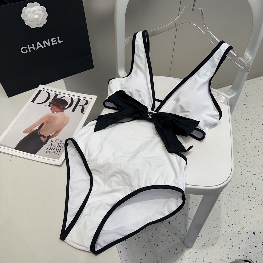 香奈儿泳衣，实物实在太美了！拍不出来它的美😍谁穿谁美！很值得入手✋ SML