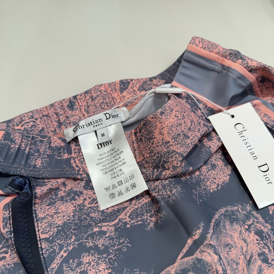 迪奥泳衣三件套，实物实在太美了！拍不出来它的美😍谁穿谁美！很值得入手✋ SML