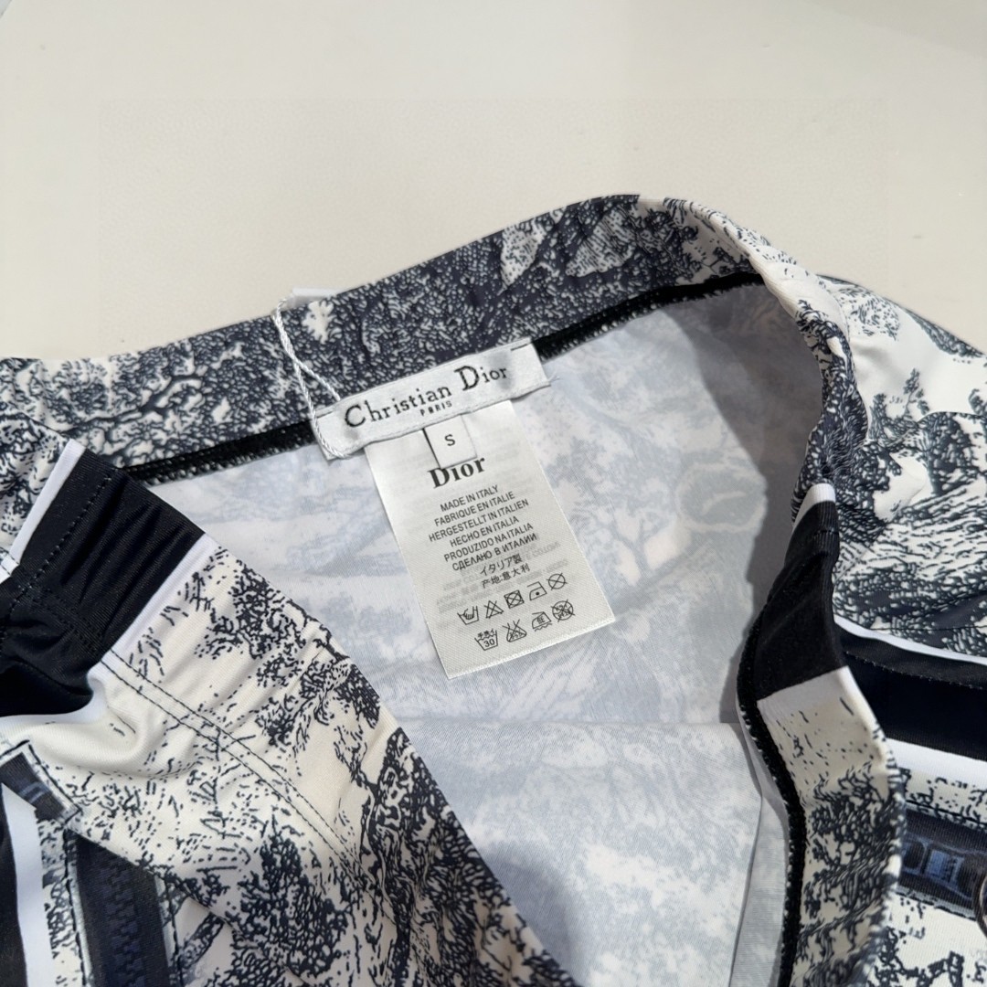 迪奥泳衣三件套，实物实在太美了！拍不出来它的美😍谁穿谁美！很值得入手✋ SML