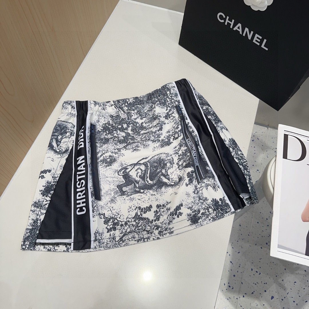 迪奥泳衣三件套，实物实在太美了！拍不出来它的美😍谁穿谁美！很值得入手✋ SML