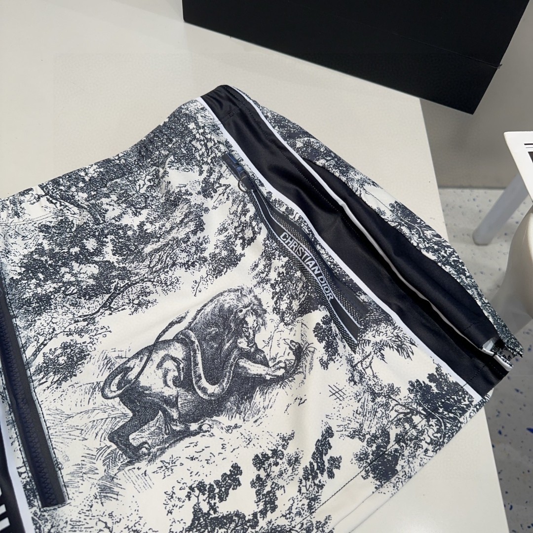 迪奥泳衣三件套，实物实在太美了！拍不出来它的美😍谁穿谁美！很值得入手✋ SML