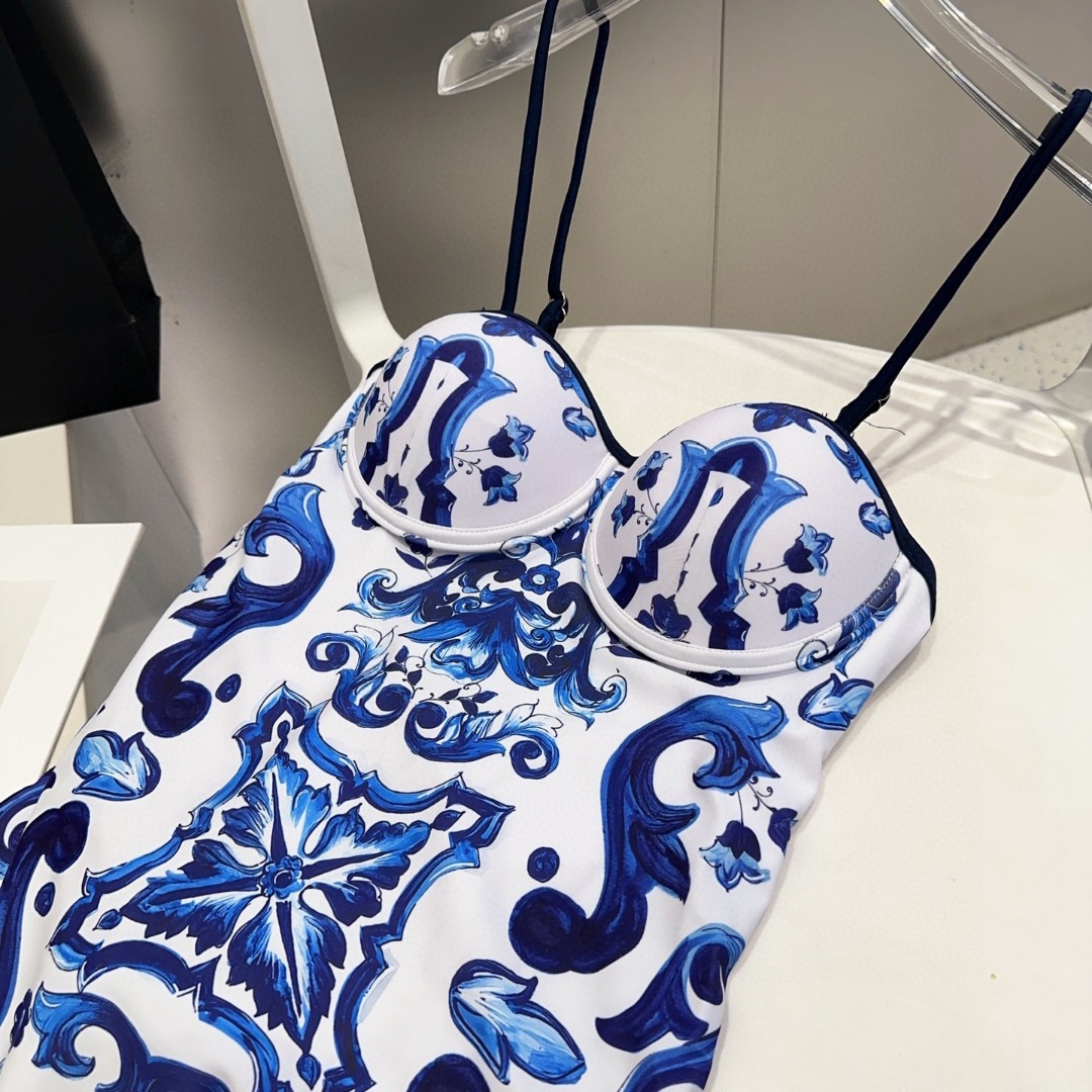 Dg泳衣，时尚达人必备。超级显身材！SML