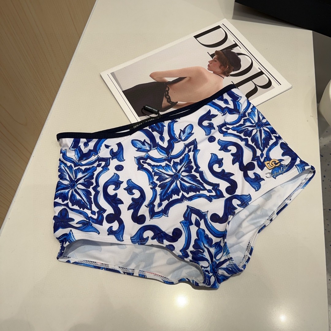 Dg泳衣，时尚达人必备。超级显身材！SML