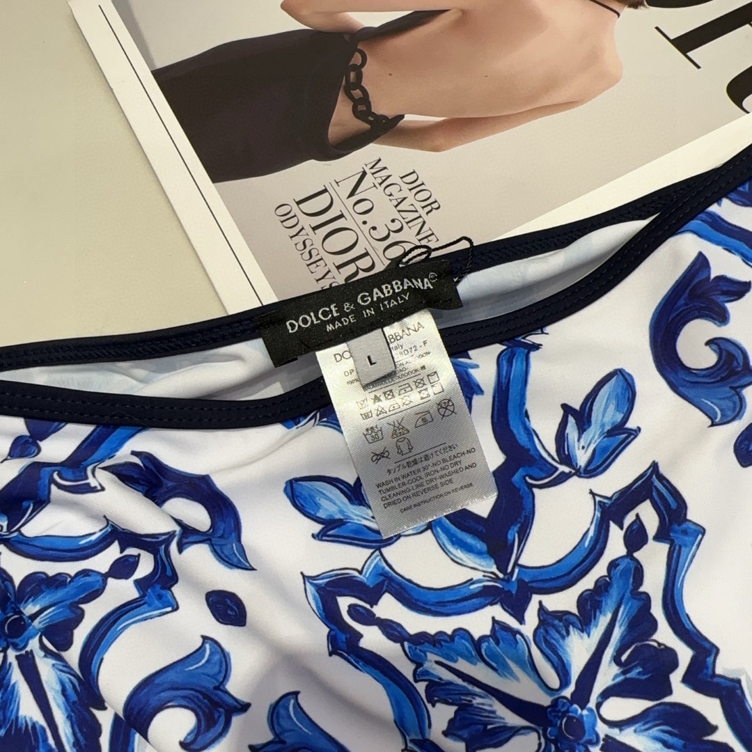 Dg泳衣，时尚达人必备。超级显身材！SML