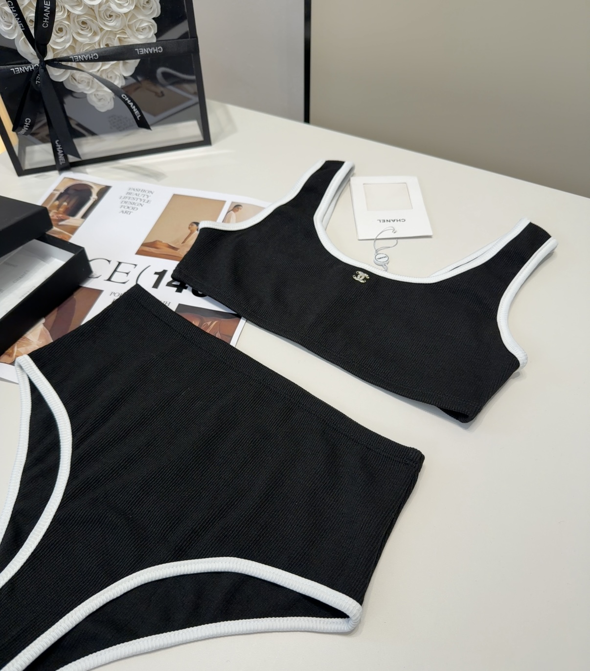 香奈儿泳衣，实物实在太美了！拍不出来它的美😍谁穿谁美！很值得入手✋ SML