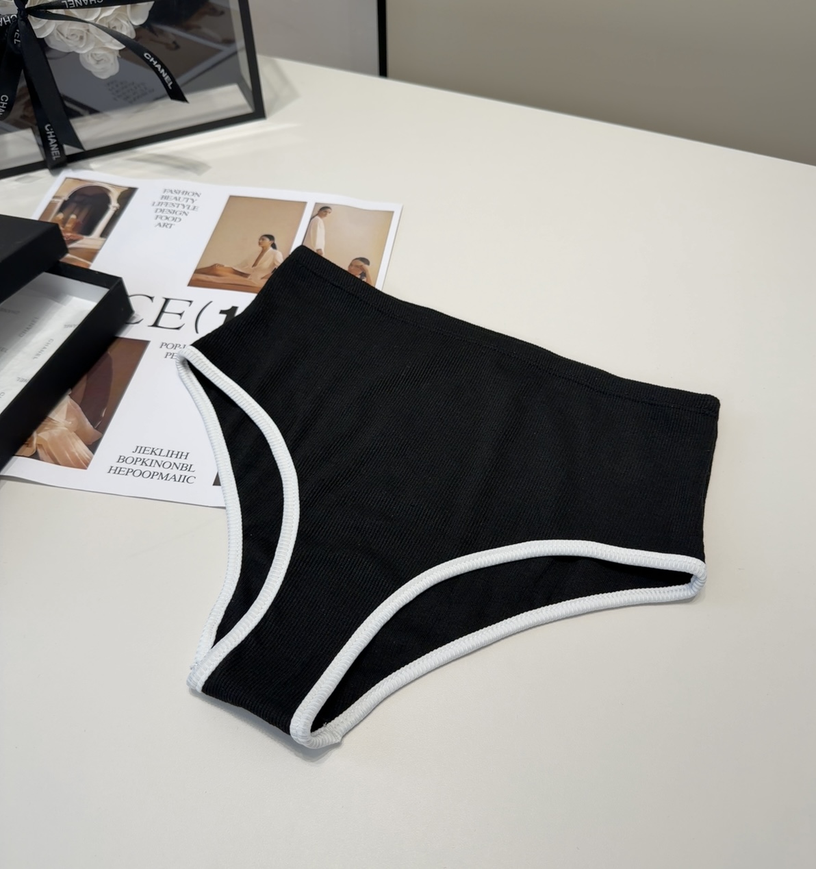 香奈儿泳衣，实物实在太美了！拍不出来它的美😍谁穿谁美！很值得入手✋ SML