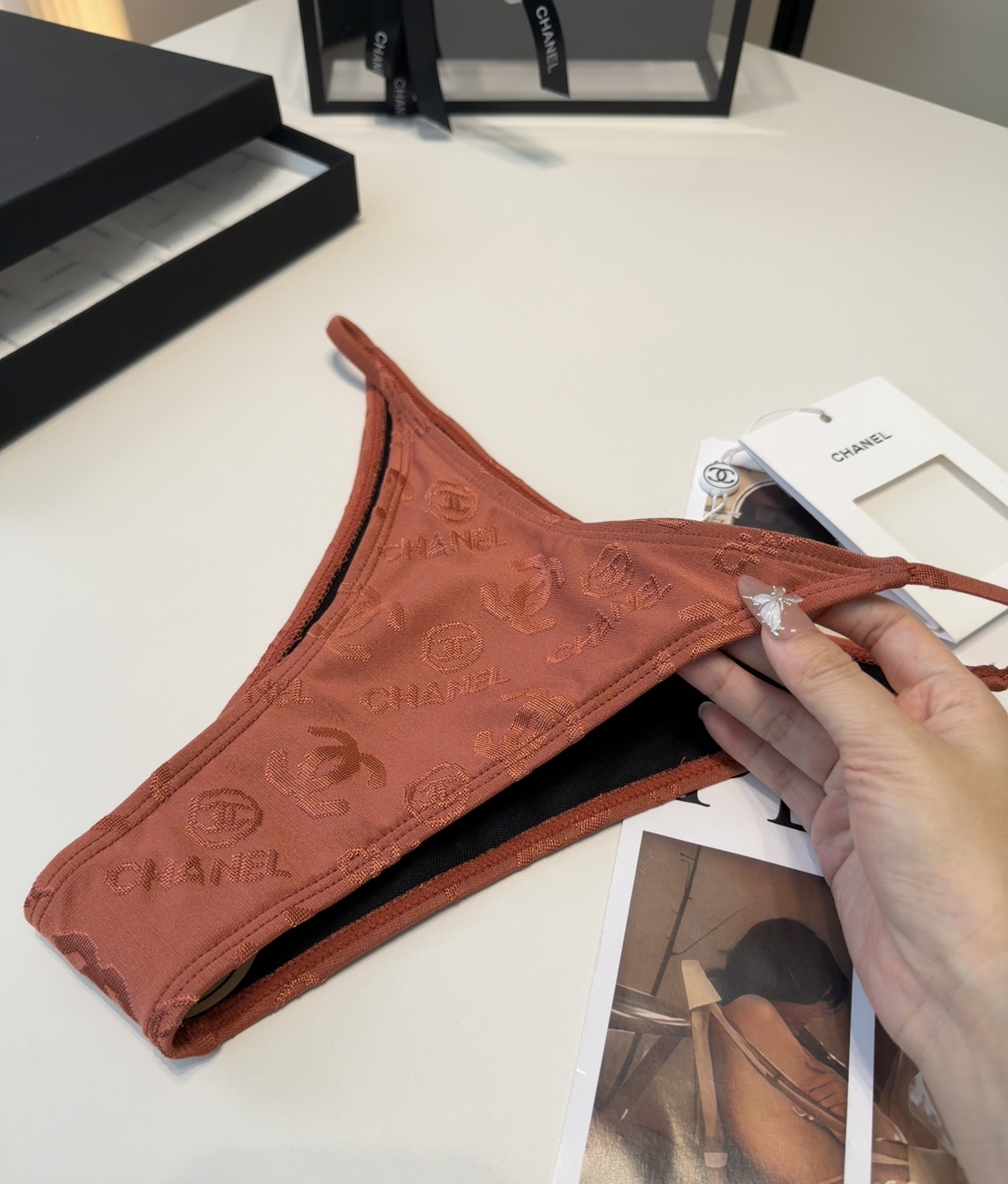 香奈儿泳衣，实物实在太美了！拍不出来它的美😍谁穿谁美！很值得入手✋ SML