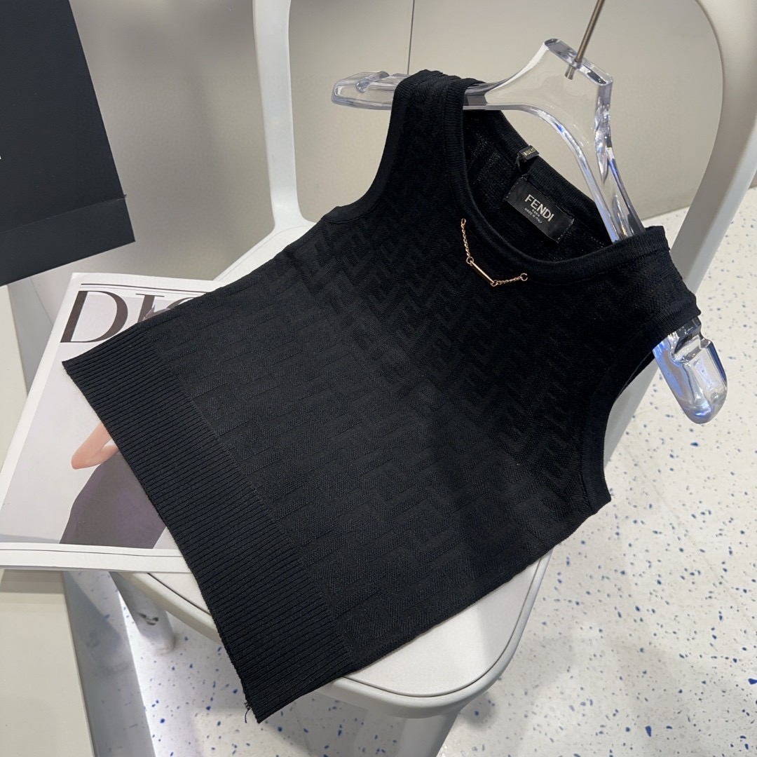 芬迪背心，搭外套单穿超🔥爆均码