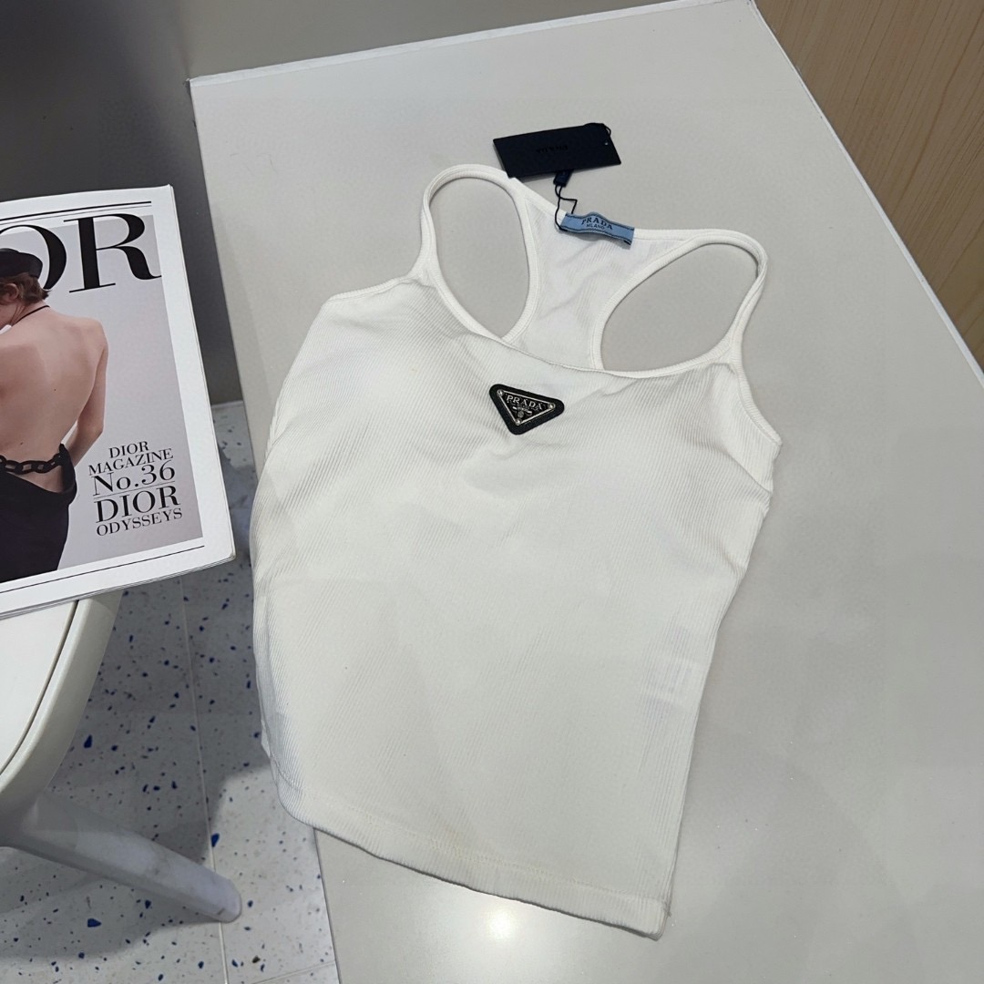 普拉达上衣背心基础简约 经典百搭 时髦高级均码