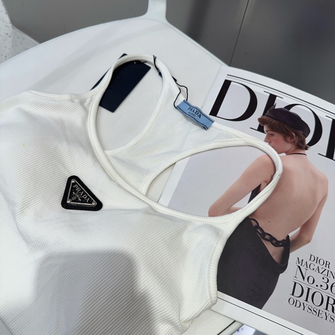 普拉达上衣背心基础简约 经典百搭 时髦高级均码