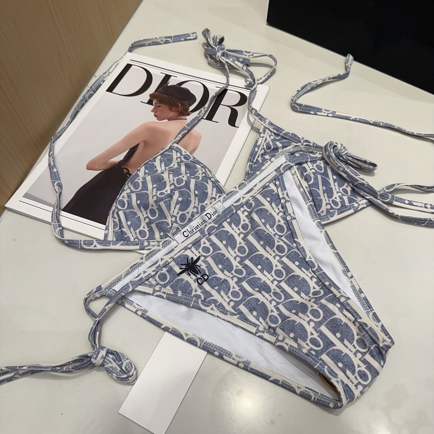 迪奥泳衣，时尚潮人必备！实物超级好看！海边度假拍照超级好！SML