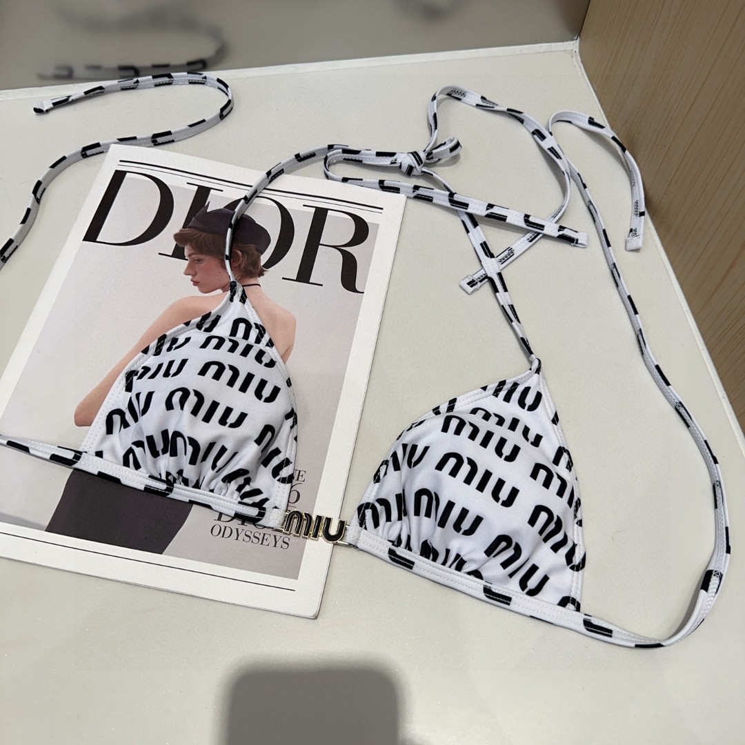 miumiu泳衣，实物实在太美了！拍不出来它的美😍谁穿谁美！很值得入手✋ SML