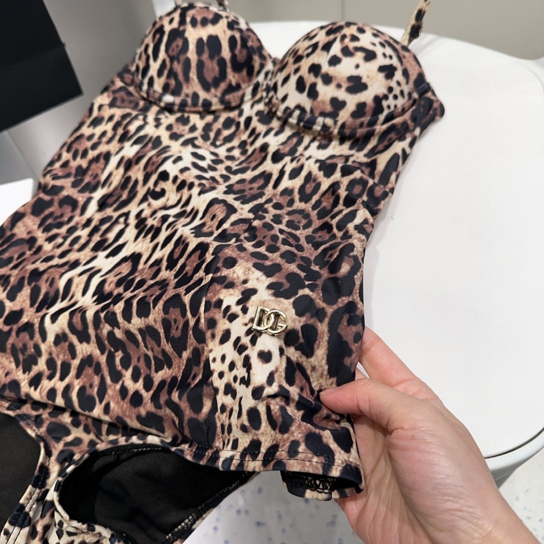 DG泳衣，实物实在太美了！拍不出来它的美😍谁穿谁美！很值得入手✋ SML