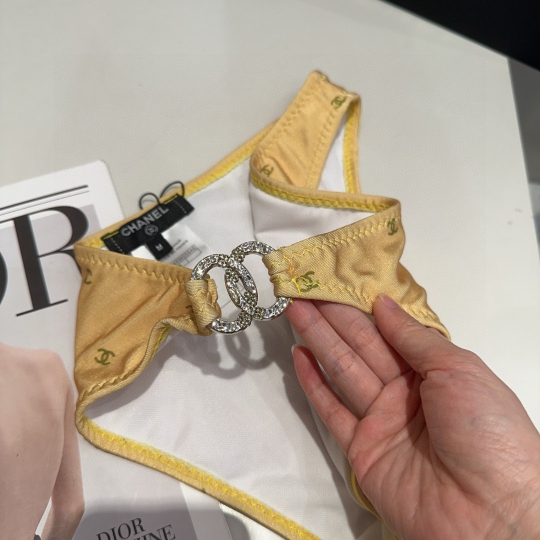 香奈儿泳衣，时尚潮人必备！实物超级好看！海边度假拍照超级好！SML