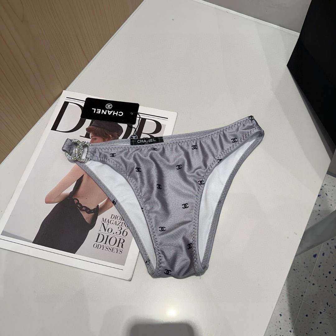 香奈儿泳衣，时尚潮人必备！实物超级好看！海边度假拍照超级好！SML