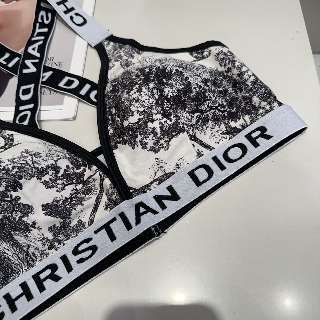 迪奥泳衣，时尚达人必备。超级显身材！SML