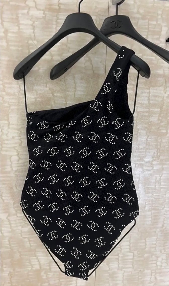NO:754344,Chanel swimsuit is so beautiful in real life!  If you can’t take a picture of its beauty, whoever wears it will look better!  It is worth buying SML swimsuits, swimsuits, bikinis, swimsuits, swimming trunks, bikinis, chanel, swimsuits, bikinis19860909香奈儿泳衣,实物实在太美了！拍不出来它的美谁穿谁美！很值得入手 SML泳衣泳裤比基尼,泳衣，泳裤，比基尼,chanel,swimsuits,bikinis,accessory