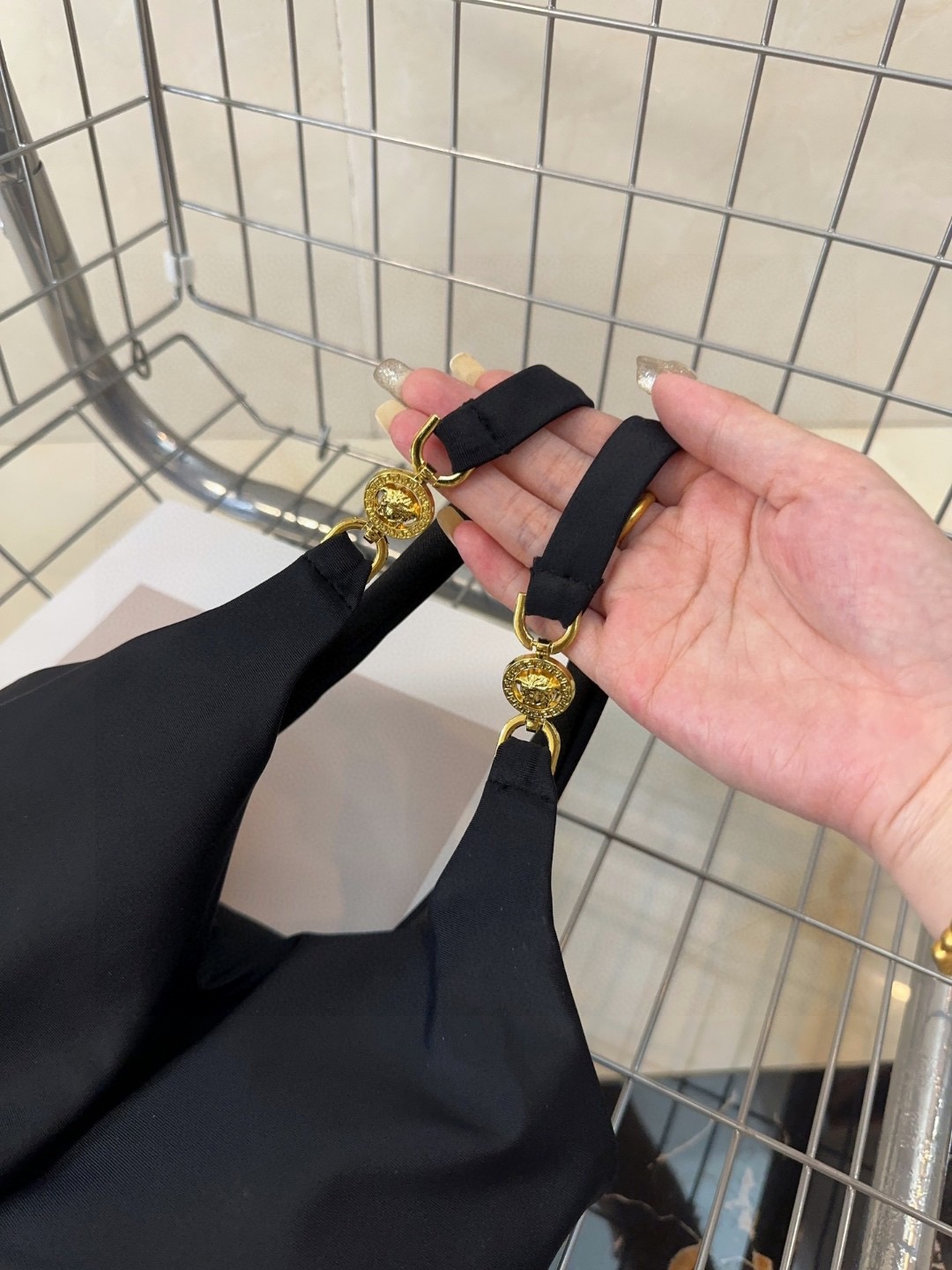 范思哲泳衣，时尚潮人必备！实物超级好看！海边度假拍照超级好！SML