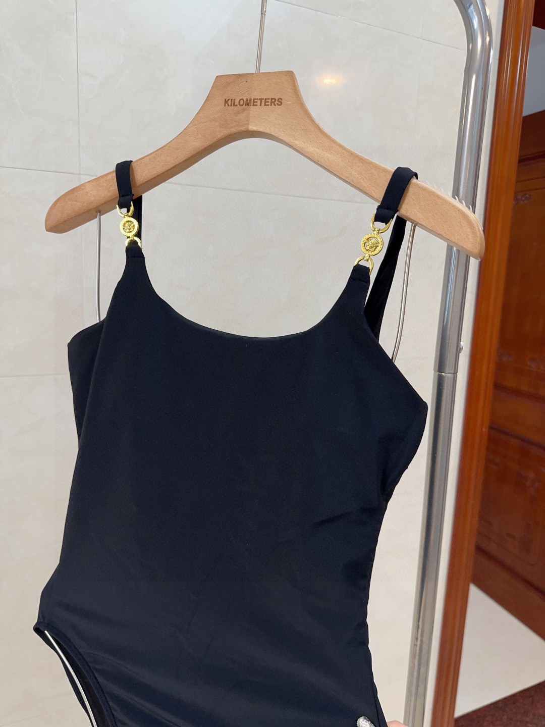 范思哲泳衣，时尚潮人必备！实物超级好看！海边度假拍照超级好！SML