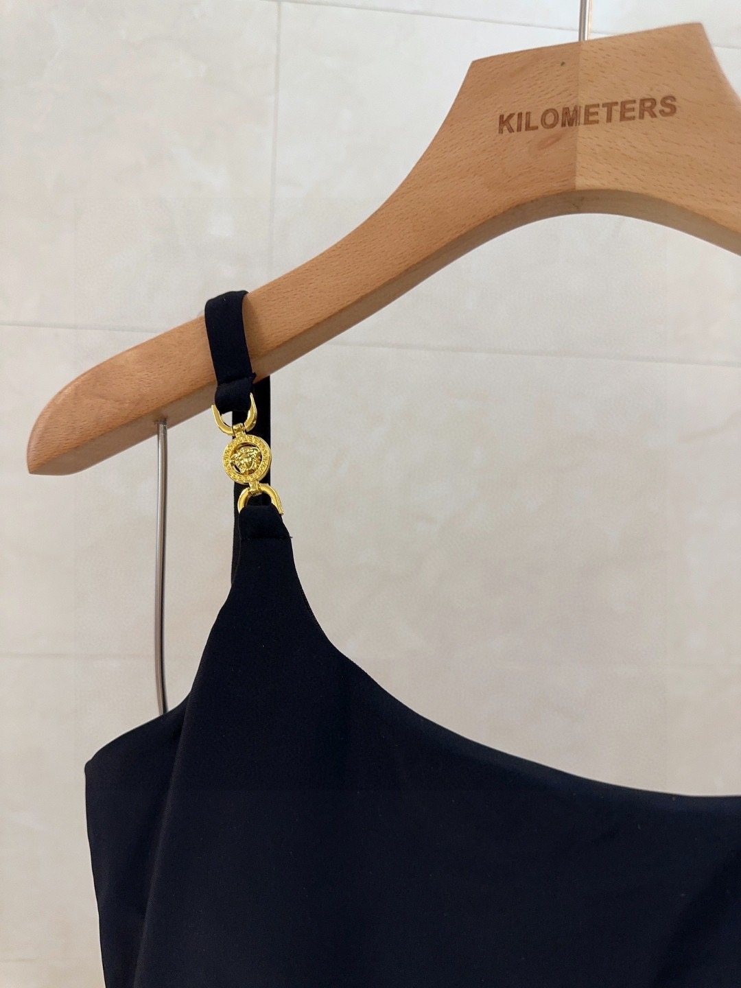 范思哲泳衣，时尚潮人必备！实物超级好看！海边度假拍照超级好！SML