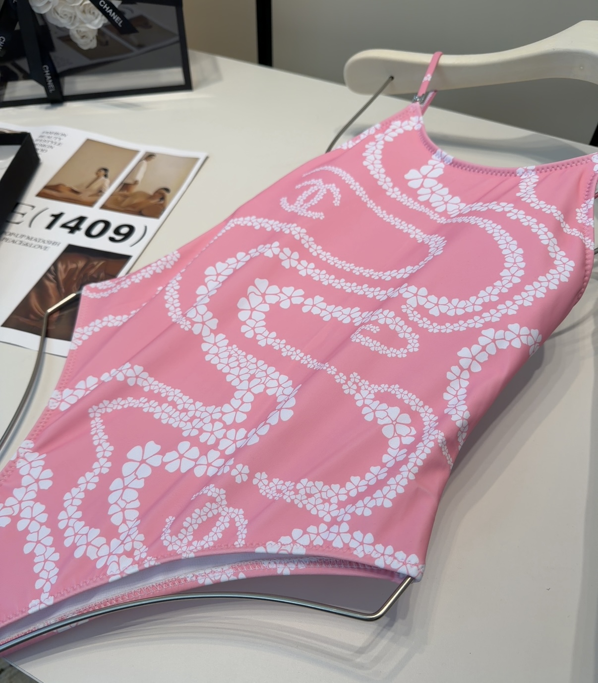 香奈儿泳衣，时尚潮人必备！实物超级好看！海边度假拍照超级好！SML