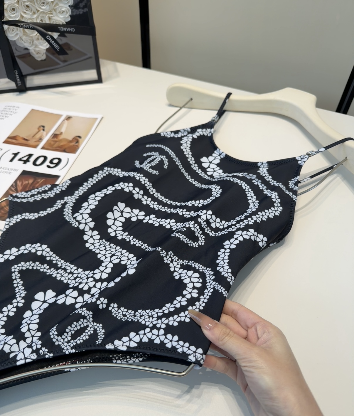 香奈儿泳衣，时尚潮人必备！实物超级好看！海边度假拍照超级好！SML