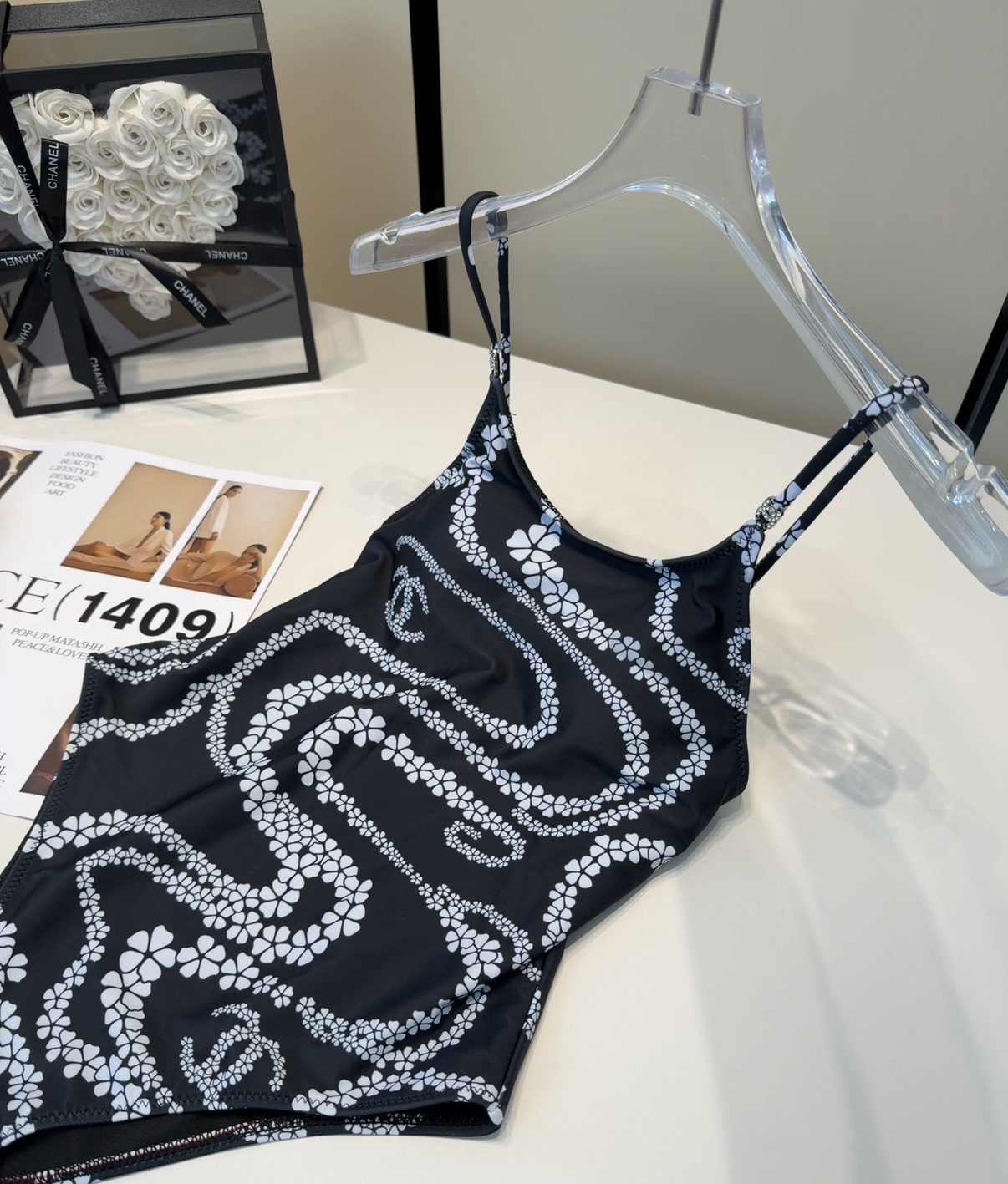 香奈儿泳衣，时尚潮人必备！实物超级好看！海边度假拍照超级好！SML