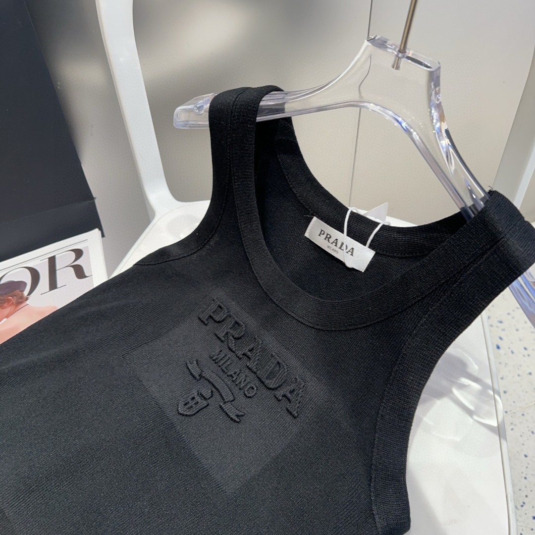 普拉达背心，搭外套单穿超🔥爆均码