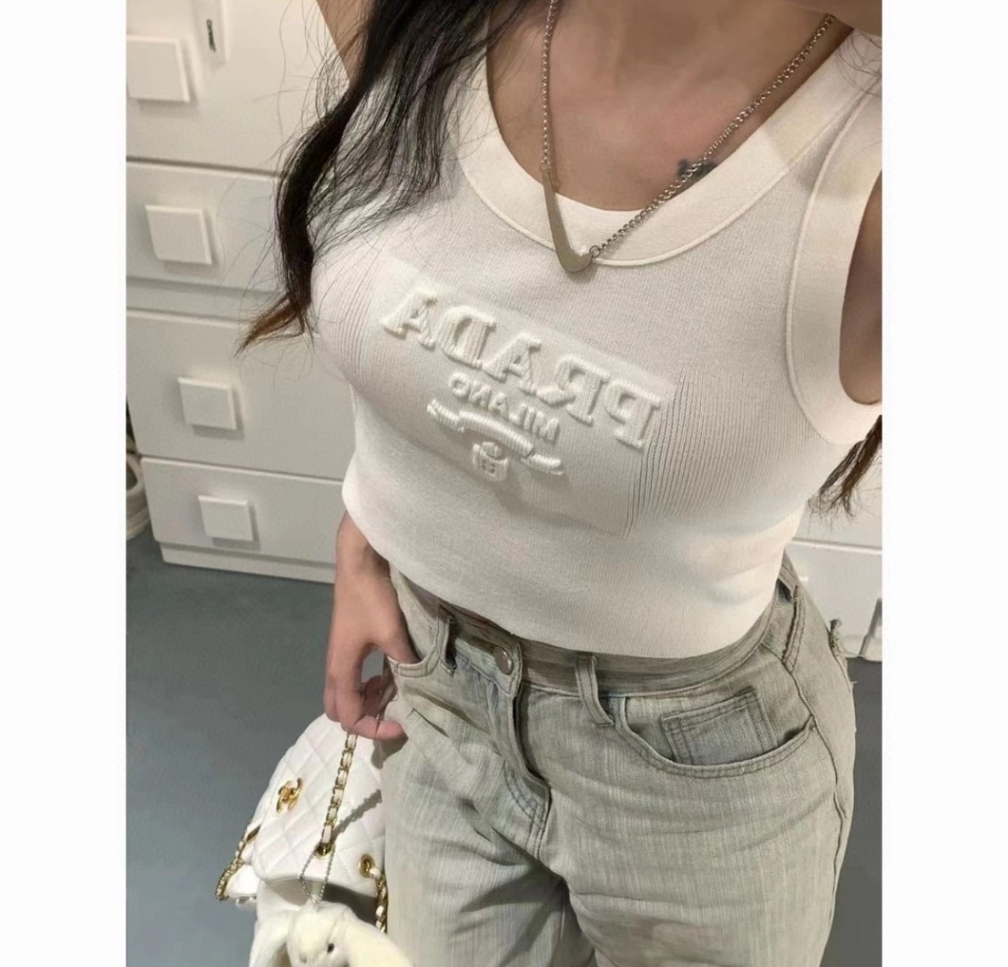 NO:754393,Prada vests, super popular when worn alone with a jacket, one-size-fits-all swimsuits, swim trunks, bikinis, swimsuits, swimming trunks, bikinis, prada, jackets & coats, swimsuits, bikinis19860909普拉达背心,搭外套单穿超爆 均码泳衣泳裤比基尼,泳衣，泳裤，比基尼,prada,jackets & coats,swimsuits,bikinis,accessory