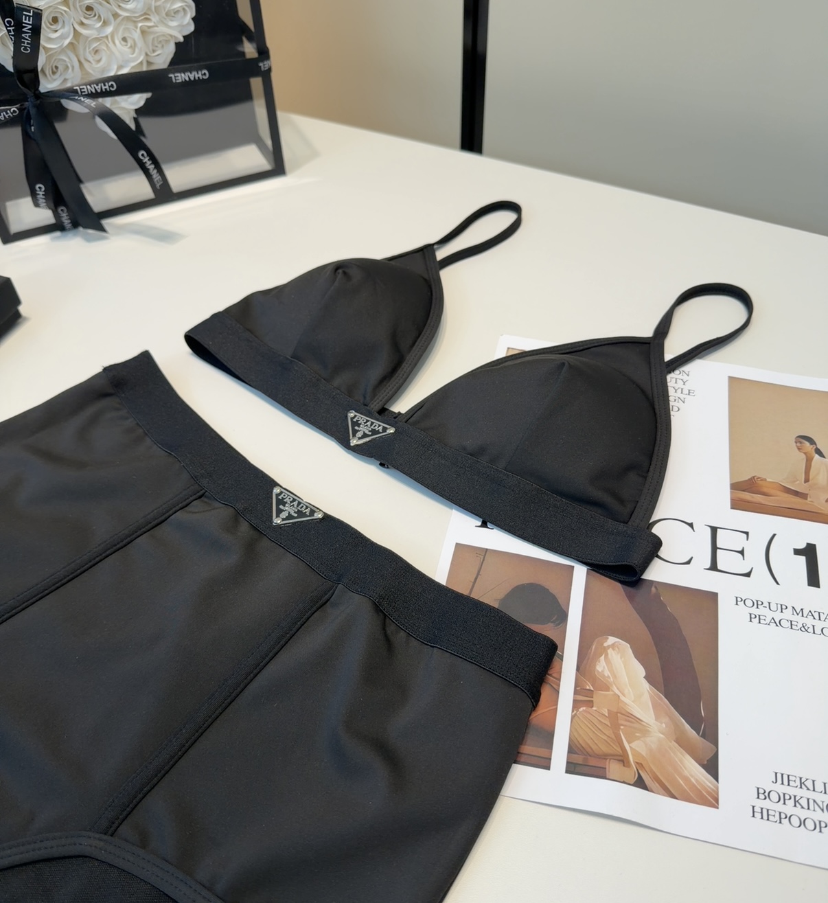 普拉达泳衣，时尚潮人必备！实物超级好看！海边度假拍照超级好！SML