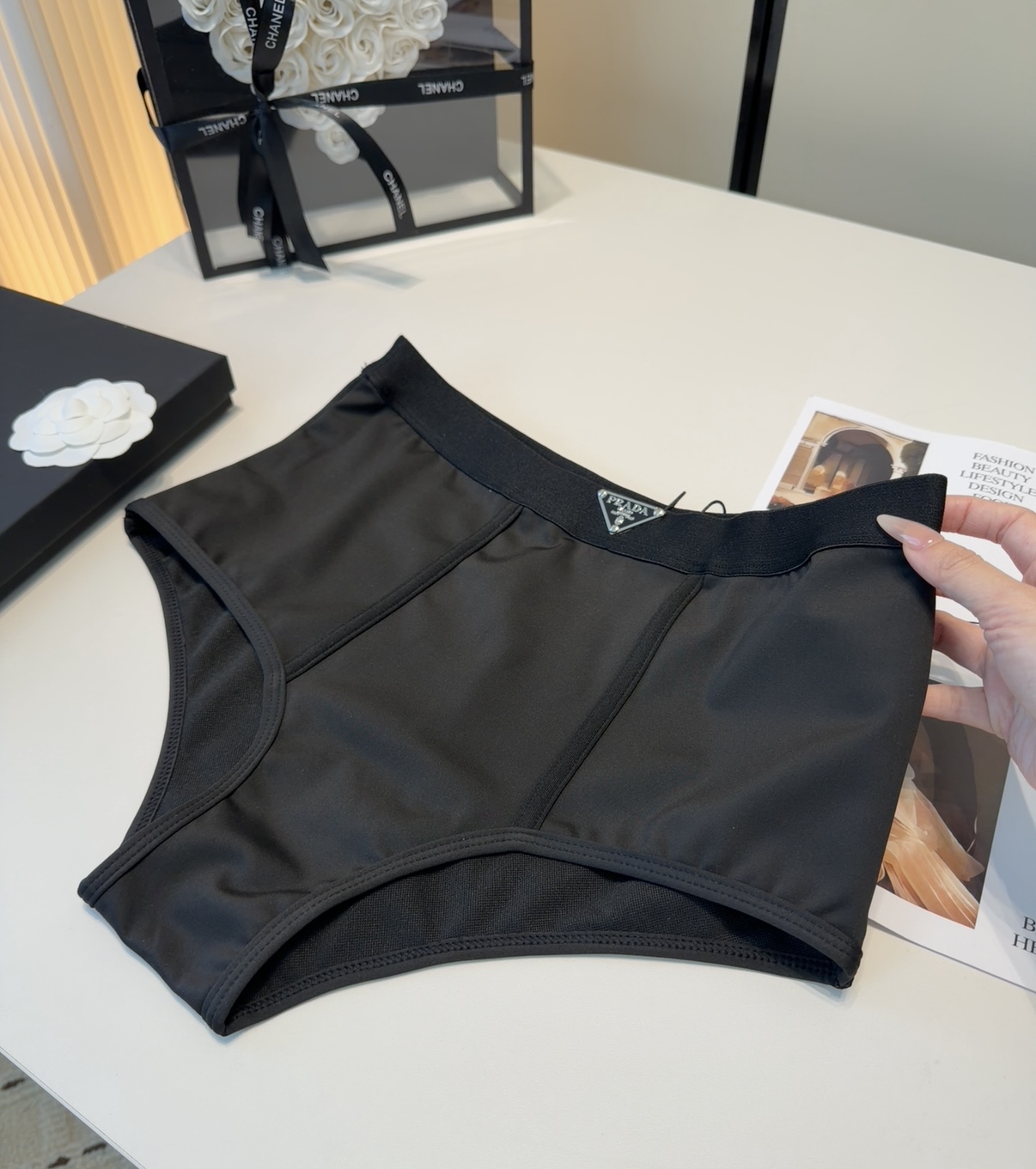 普拉达泳衣，时尚潮人必备！实物超级好看！海边度假拍照超级好！SML