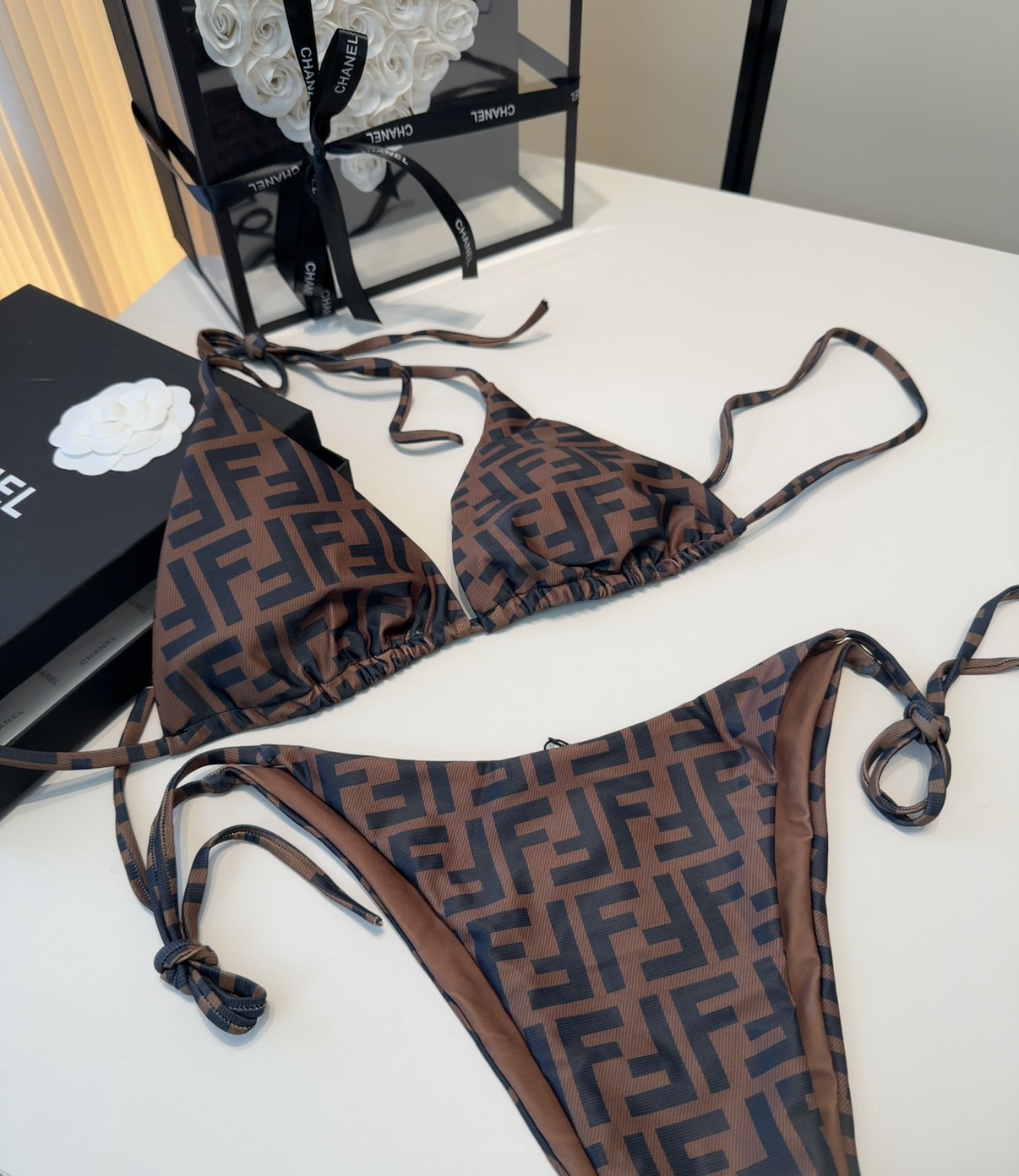 芬迪泳衣，时尚潮人必备！实物超级好看！海边度假拍照超级好！SML