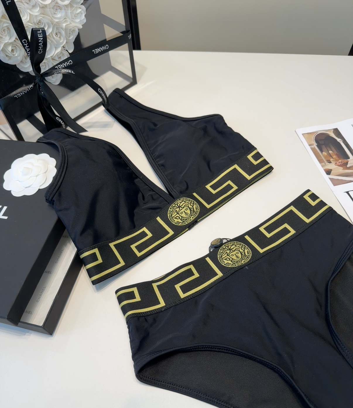 范思哲泳衣，时尚潮人必备！实物超级好看！海边度假拍照超级好！SML