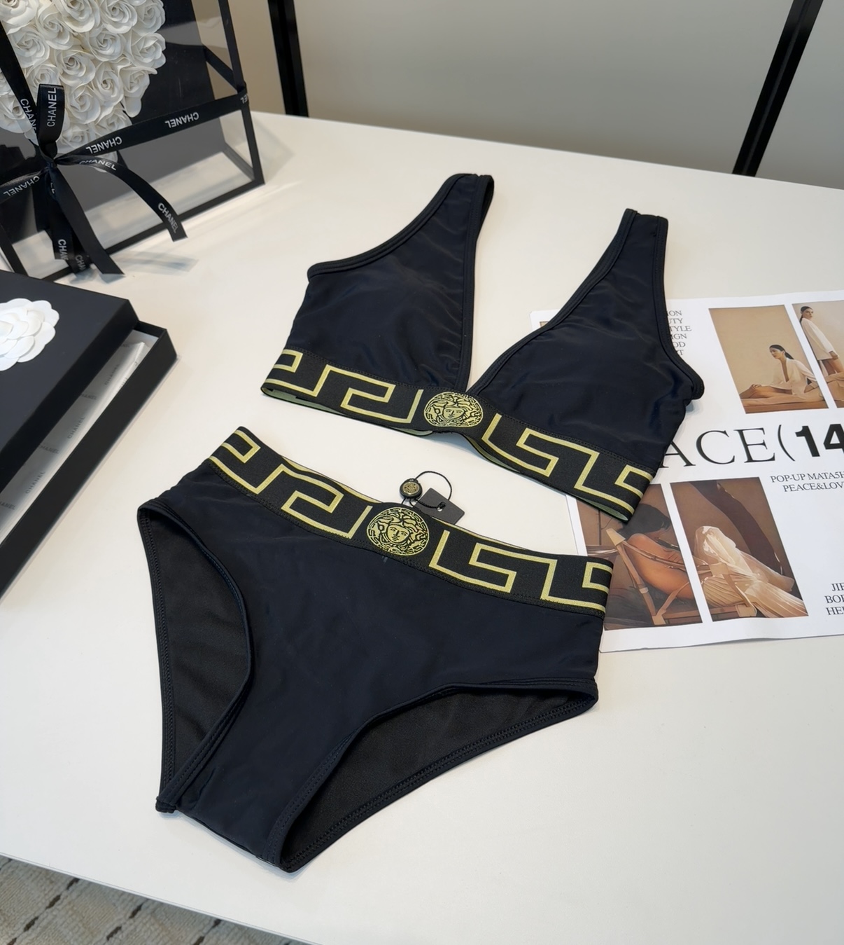NO:754353,Versace swimsuit, a must-have for fashionistas!  The real thing is super nice!  It’s great to take photos on vacation at the beach!  SML swimsuit, swimsuit, bikini, swimsuit, swimming trunks, bikini,versace,swimsuits,bikinis19860909范思哲泳衣,时尚潮人必备！实物超级好看！海边度假拍照超级好！SML泳衣泳裤比基尼,泳衣，泳裤，比基尼,versace,swimsuits,bikinis,accessory