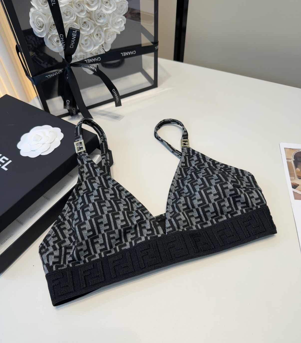 芬迪泳衣，时尚潮人必备！实物超级好看！海边度假拍照超级好！SML