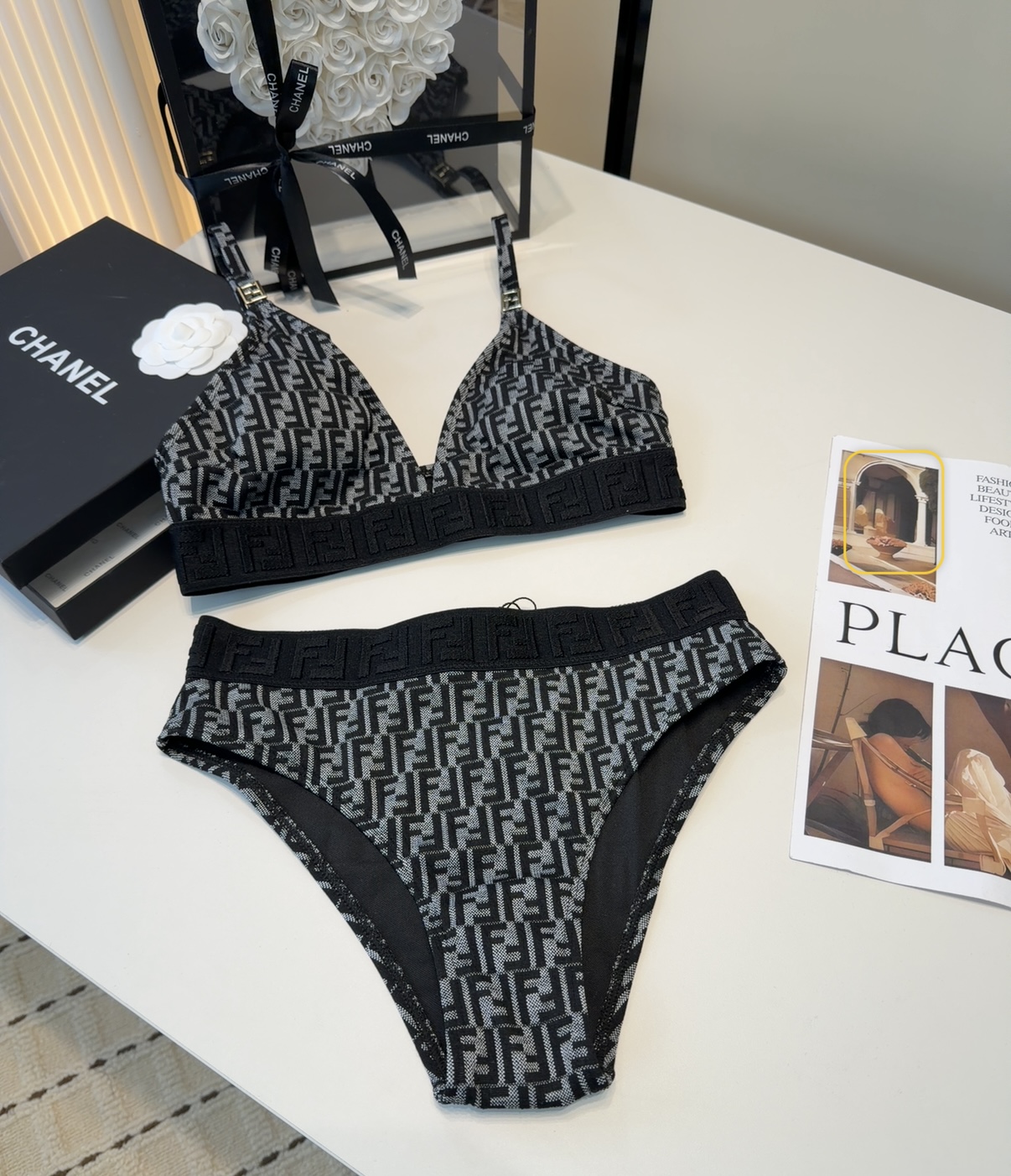 芬迪泳衣，时尚潮人必备！实物超级好看！海边度假拍照超级好！SML