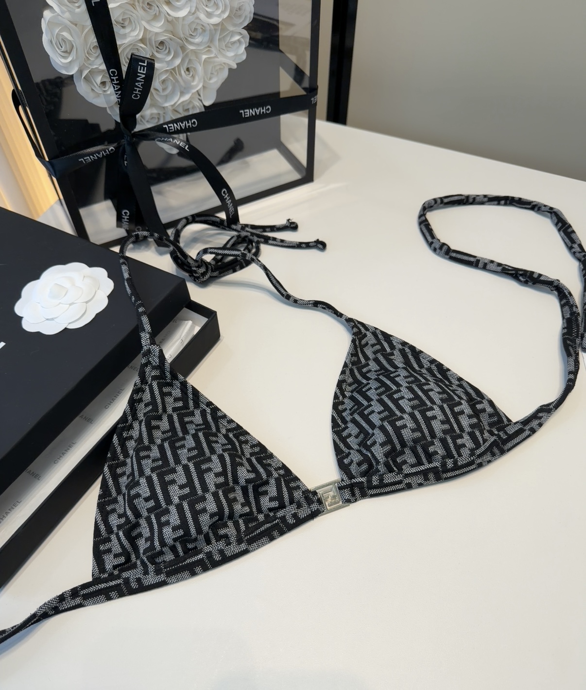 芬迪泳衣，时尚潮人必备！实物超级好看！海边度假拍照超级好！SML